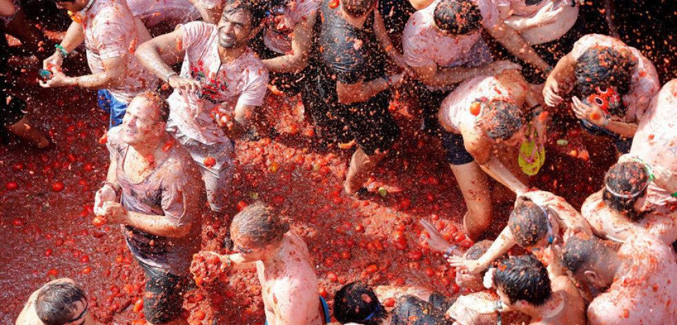 Buñol celebra una Tomatina de récord con más de 20.000 personas