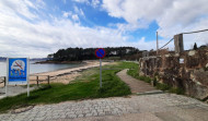 El paseo litoral entre las playas de Coroso y Río Azor, en Ribeira, revalida su bandera 