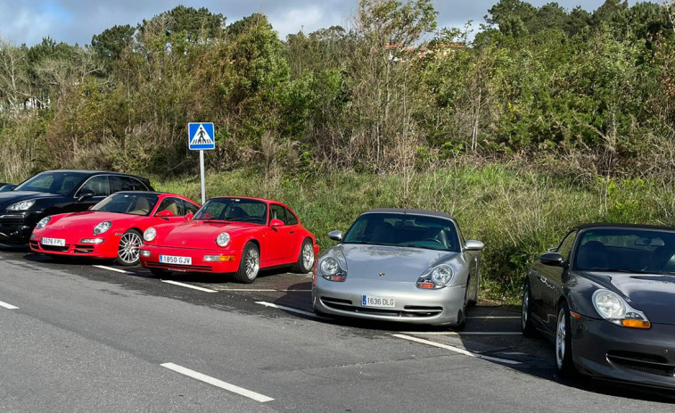 La ruta barbanzana del Grupo Porsche de Galicia contó con un total de 22 vehículos participantes