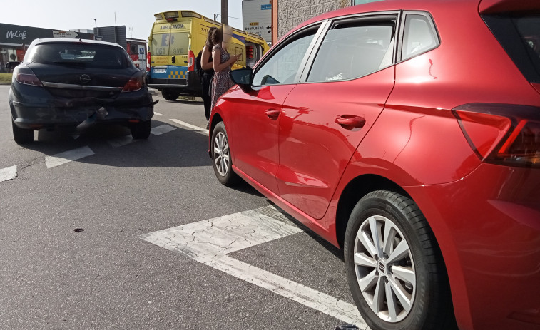 Herida una menor de edad en un accidente de tráfico en el tramo final de la Autovía do Barbanza, en Ribeira