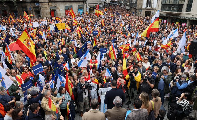 Miles de personas secundan la protesta del PP en Pontevedra contra la amnistía