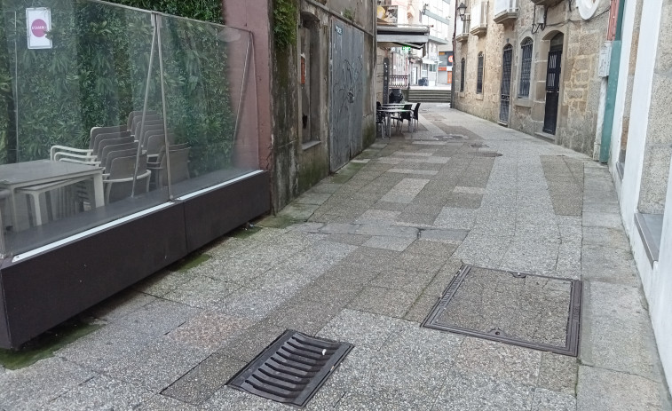 Adjudicada la renovación de servicios y pavimento de Rúa Portugal en Ribeira con una rebaja del 21,6%