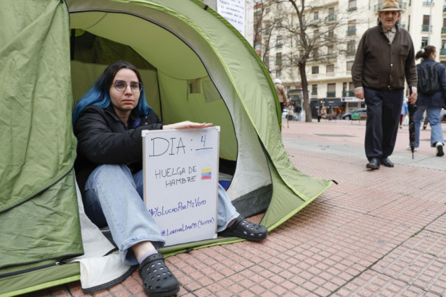 Una joven venezolana, en huelga de hambre en Madrid, pide la apertura del registro electoral
