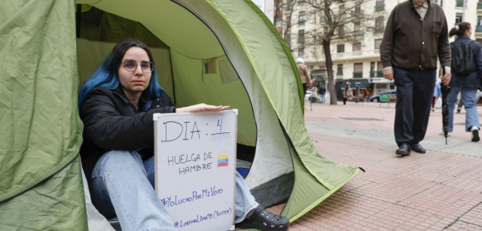 Una joven venezolana, en huelga de hambre en Madrid, pide la apertura del registro electoral