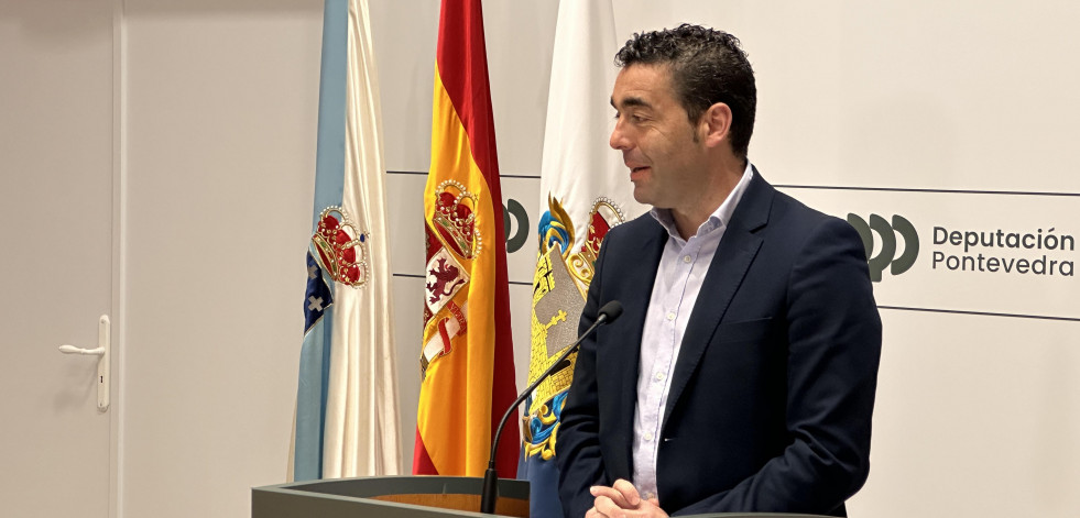 La Diputación concede 50.000 euros a Valga para acondicionar la pista del pabellón de Baño