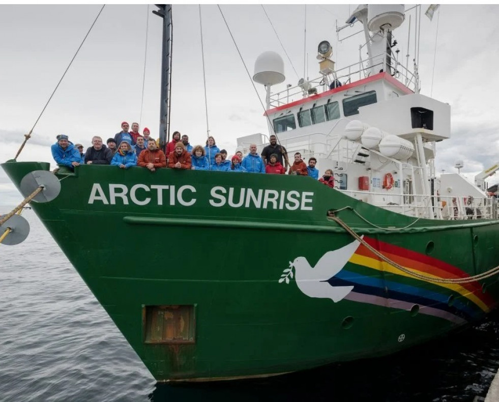 Artic sunrise barco greenpeace