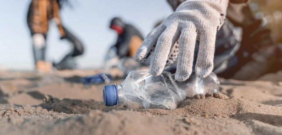 El tramo pobrense de la playa de A Corna albergará esta tarde una nueva jornada de limpieza de basura