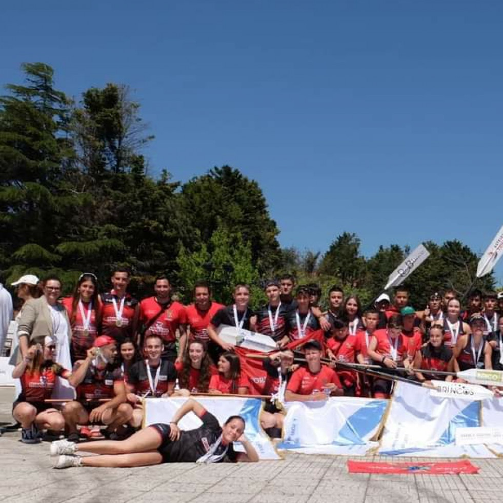 Cabo de Cruz lidera la armada arousana en el Campeonato de España de bateles de A Pobra