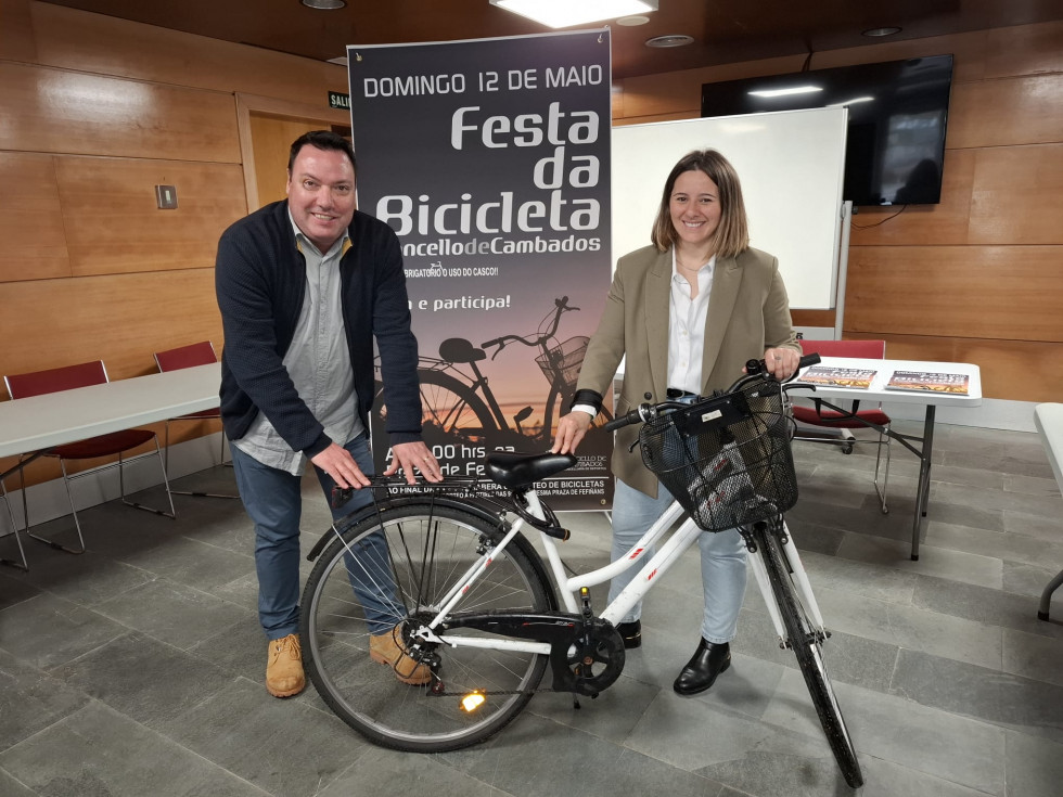 Presentación Festa da Bicicleta Cambados concejala deportes Noelia Gómez